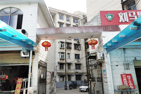 出售泰安新华城南郡3室2厅1卫112.41平简单装修